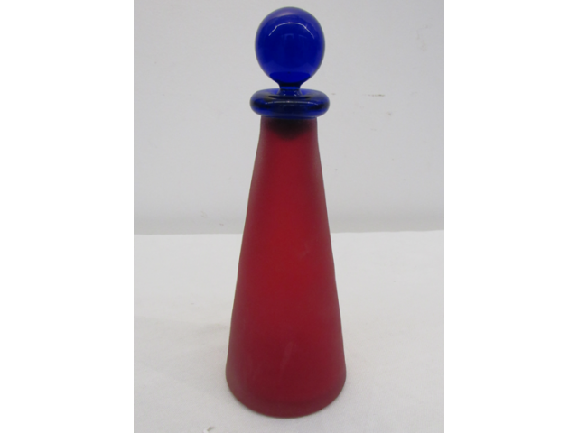 Garrafa em cristal vermelho com tampa cilíndrica azul - Itália H = 25 cm