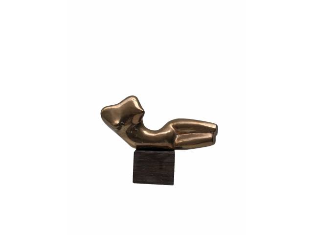 Sonia Ebling escultura em bronze 9 x 17 x 6 cm intitulada “Torso deitado” ass. 1978 Com xerox do certificado da Galeria Skultura de novembro de 1978